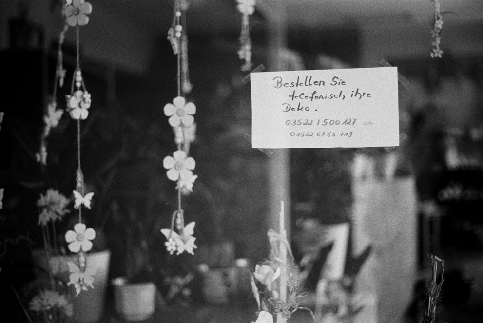 Sign in a flower shop during the 2020 pandemic. Shot on Agfa APX 100