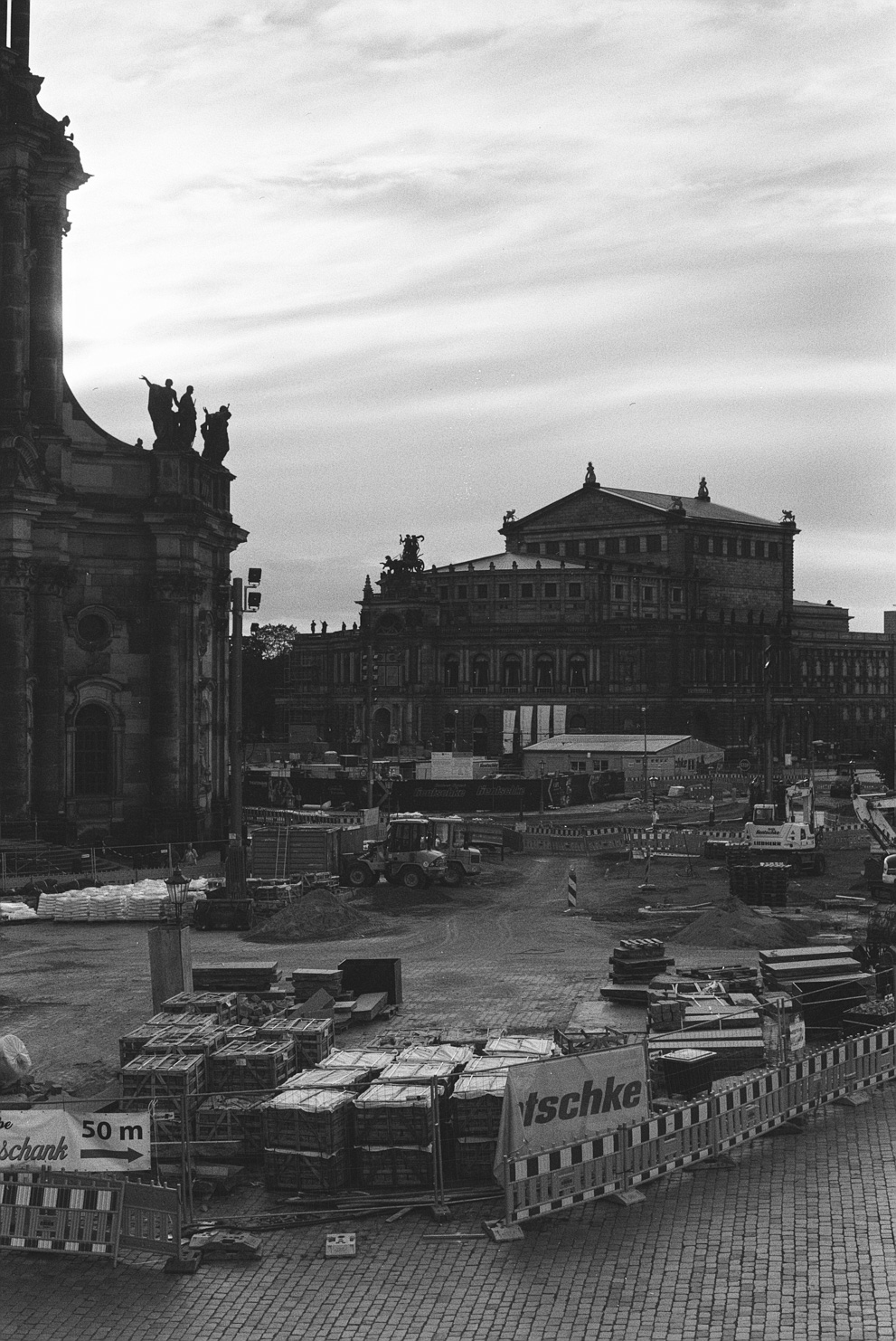 The theatre plaza in Dresden with the Semper Opera, the plaza is a large construction site. Shot on Fomapan 200 creative.